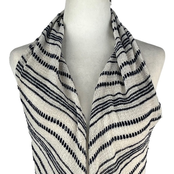 BOUTIQUE STYLE PULL OVER HALTER VEST - Picture 2 of 11